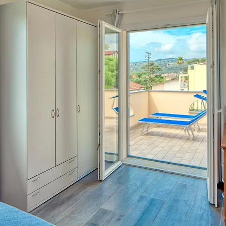 Mimosa Diano Marina: Exclusive Use Villa, Garden, Barbecue, 3 Bedrooms And 3 Bathrooms *