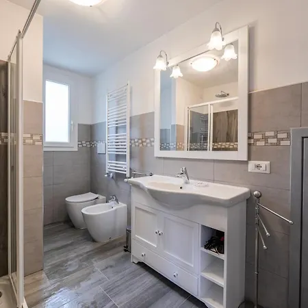 Willa Mimosa Diano Marina: Exclusive Use Villa, Garden, Barbecue, 3 Bedrooms And 3 Bathrooms