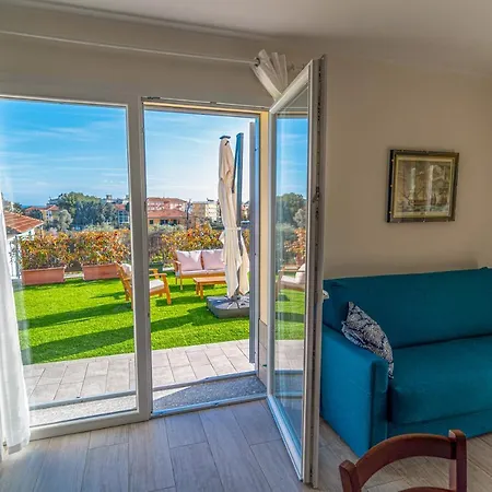 Willa Mimosa Diano Marina: Exclusive Use Villa, Garden, Barbecue, 3 Bedrooms And 3 Bathrooms *