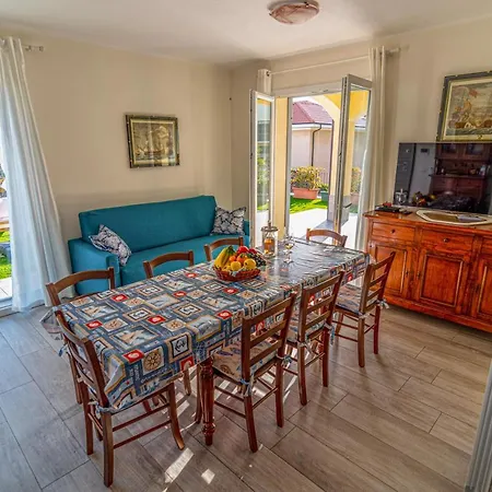 Mimosa Diano Marina: Exclusive Use Villa, Garden, Barbecue, 3 Bedrooms And 3 Bathrooms