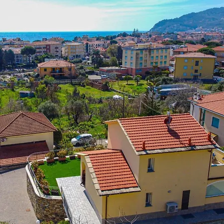Mimosa Diano Marina: Exclusive Use Villa, Garden, Barbecue, 3 Bedrooms And 3 Bathrooms *