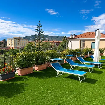 Mimosa Diano Marina: Exclusive Use Villa, Garden, Barbecue, 3 Bedrooms And 3 Bathrooms Willa