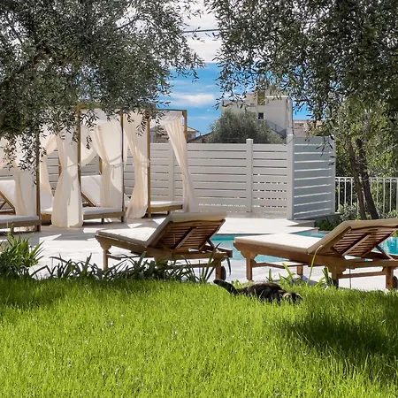 Mimosa Diano Marina: Exclusive Use Villa, Garden, Barbecue, 3 Bedrooms And 3 Bathrooms *