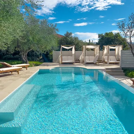 Mimosa Diano Marina: Exclusive Use Villa, Garden, Barbecue, 3 Bedrooms And 3 Bathrooms