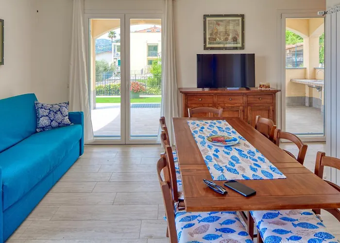 Mimosa Diano Marina: Exclusive Use Villa, Garden, Barbecue, 3 Bedrooms And 3 Bathrooms Diano Marina