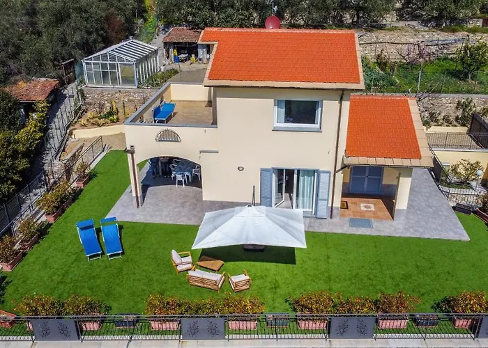 Mimosa Diano Marina: Exclusive Use Villa, Garden, Barbecue, 3 Bedrooms And 3 Bathrooms Villa *