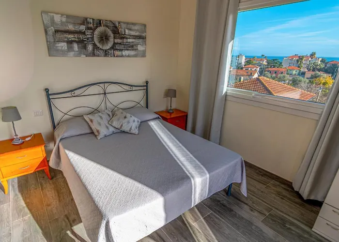 Mimosa Diano Marina: Exclusive Use Villa, Garden, Barbecue, 3 Bedrooms And 3 Bathrooms *