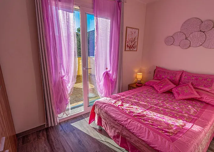 Mimosa Diano Marina: Exclusive Use Villa, Garden, Barbecue, 3 Bedrooms And 3 Bathrooms *