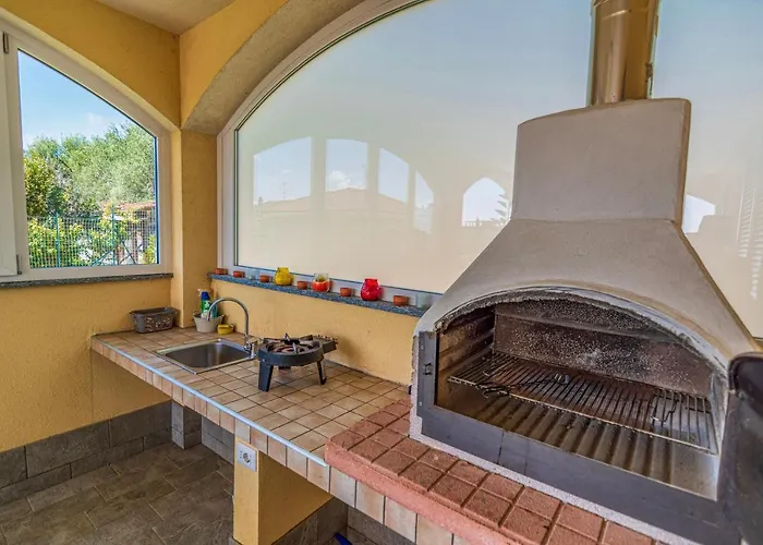 Mimosa Diano Marina: Exclusive Use Villa, Garden, Barbecue, 3 Bedrooms And 3 Bathrooms *