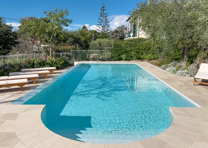 Mimosa Diano Marina: Exclusive Use Villa, Garden, Barbecue, 3 Bedrooms And 3 Bathrooms Villa Diano Marina