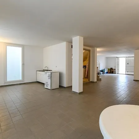 Вилла Mimosa Diano Marina: Exclusive Use Villa, Garden, Barbecue, 3 Bedrooms And 3 Bathrooms Диано-Марина