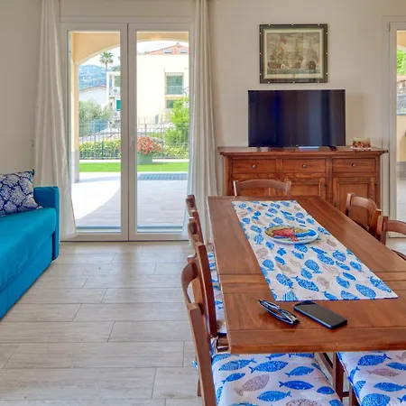 Mimosa Diano Marina: Exclusive Use Villa, Garden, Barbecue, 3 Bedrooms And 3 Bathrooms Diano Marina