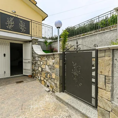 Villa Mimosa Diano Marina: Exclusive Use Villa, Garden, Barbecue, 3 Bedrooms And 3 Bathrooms *