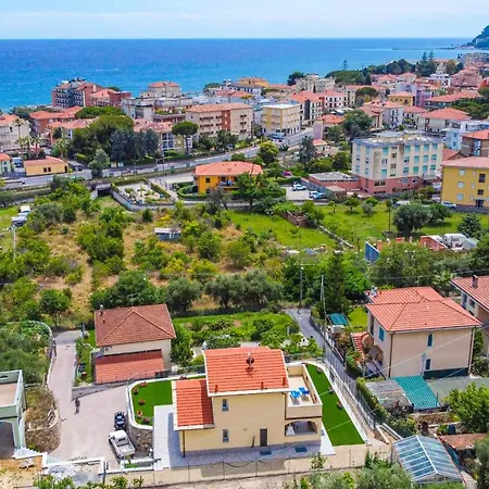 Mimosa Diano Marina: Exclusive Use Villa, Garden, Barbecue, 3 Bedrooms And 3 Bathrooms * Диано-Марина