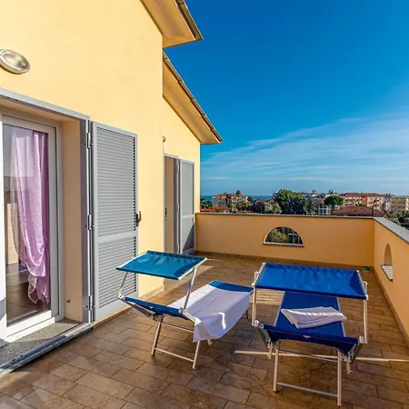 Villa Mimosa Diano Marina: Exclusive Use Villa, Garden, Barbecue, 3 Bedrooms And 3 Bathrooms
