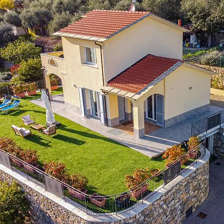 Mimosa Diano Marina: Exclusive Use Villa, Garden, Barbecue, 3 Bedrooms And 3 Bathrooms Вилла