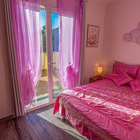 Mimosa Diano Marina: Exclusive Use Villa, Garden, Barbecue, 3 Bedrooms&3 Bathrooms *