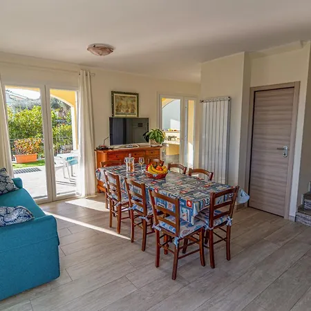 Mimosa Diano Marina: Exclusive Use Villa, Garden, Barbecue, 3 Bedrooms And 3 Bathrooms Villa