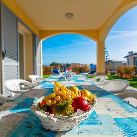 Mimosa Diano Marina: Exclusive Use Villa, Garden, Barbecue, 3 Bedrooms&3 Bathrooms Diano Marina