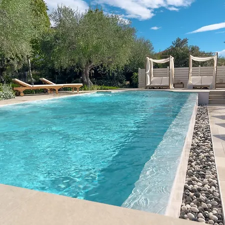 Mimosa Diano Marina: Exclusive Use Villa, Garden, Barbecue, 3 Bedrooms And 3 Bathrooms Вилла