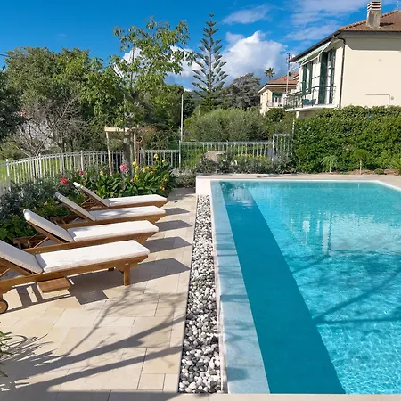 Mimosa Diano Marina: Exclusive Use Villa, Garden, Barbecue, 3 Bedrooms And 3 Bathrooms