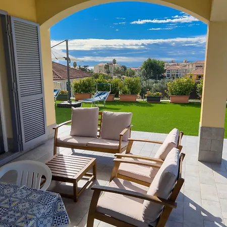 Mimosa Diano Marina: Exclusive Use Villa, Garden, Barbecue, 3 Bedrooms&3 Bathrooms *