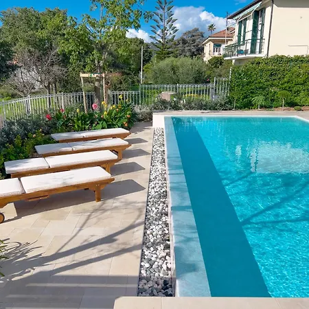 Villa Mimosa Diano Marina: Exclusive Use Villa, Garden, Barbecue, 3 Bedrooms And 3 Bathrooms Diano Marina