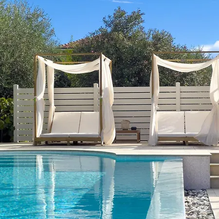 Villa Mimosa Diano Marina: Exclusive Use Villa, Garden, Barbecue, 3 Bedrooms And 3 Bathrooms *