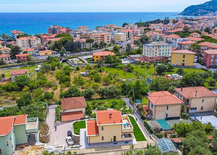 Mimosa Diano Marina: Exclusive Use Villa, Garden, Barbecue, 3 Bedrooms And 3 Bathrooms * Diano Marina