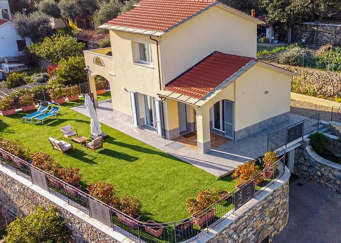 Mimosa Diano Marina: Exclusive Use Villa, Garden, Barbecue, 3 Bedrooms And 3 Bathrooms Villa