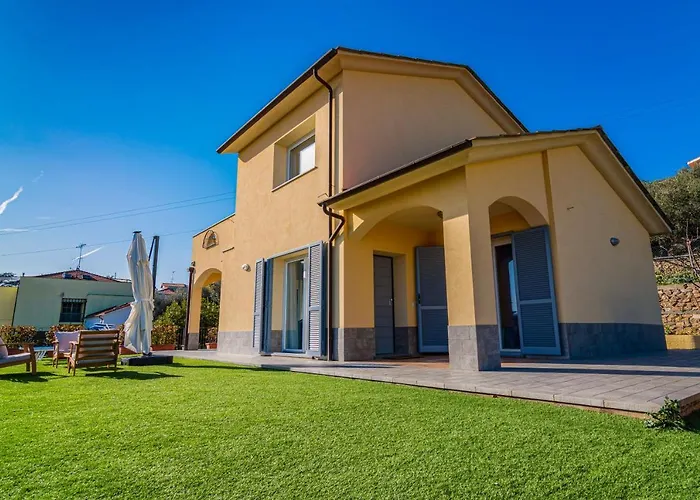 Villa Mimosa Diano Marina: Exclusive Use Villa, Garden, Barbecue, 3 Bedrooms And 3 Bathrooms Diano Marina