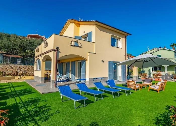 Mimosa Diano Marina: Exclusive Use Villa, Garden, Barbecue, 3 Bedrooms And 3 Bathrooms Villa