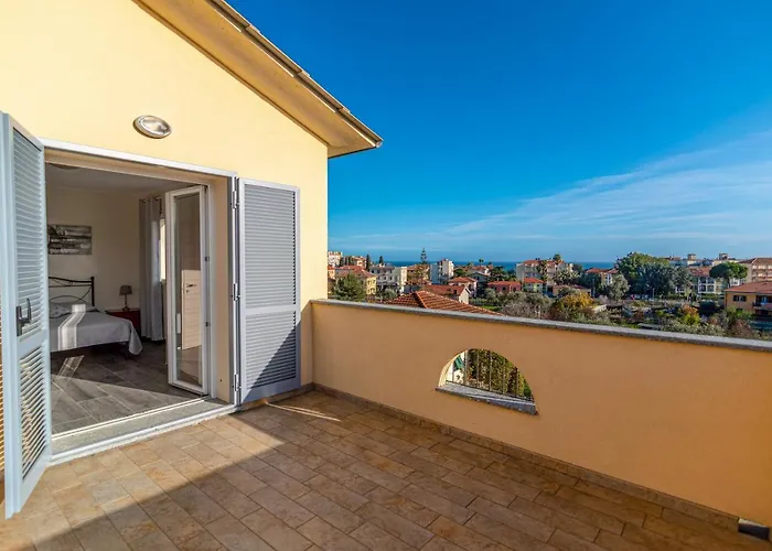 Mimosa Diano Marina: Exclusive Use Villa, Garden, Barbecue, 3 Bedrooms And 3 Bathrooms Villa Diano Marina