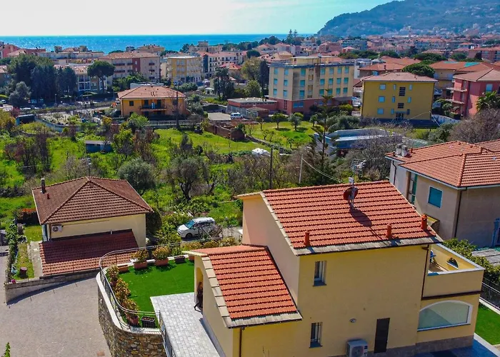 Mimosa Diano Marina: Exclusive Use Villa, Garden, Barbecue, 3 Bedrooms And 3 Bathrooms *