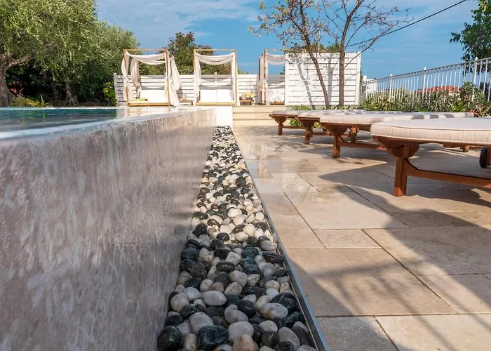 Mimosa Diano Marina: Exclusive Use Villa, Garden, Barbecue, 3 Bedrooms And 3 Bathrooms Villa Diano Marina