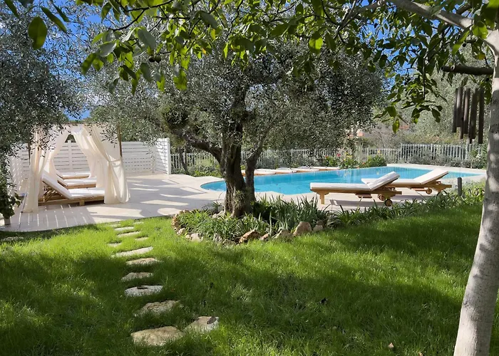 Villa Mimosa Diano Marina: Exclusive Use Villa, Garden, Barbecue, 3 Bedrooms And 3 Bathrooms