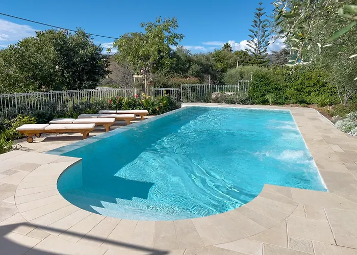 Villa Mimosa Diano Marina: Exclusive Use Villa, Garden, Barbecue, 3 Bedrooms And 3 Bathrooms Diano Marina