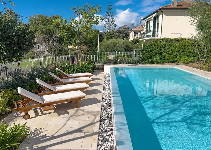 Mimosa Diano Marina: Exclusive Use Villa, Garden, Barbecue, 3 Bedrooms And 3 Bathrooms