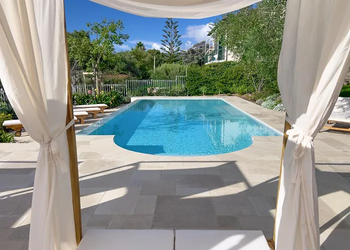 Mimosa Diano Marina: Exclusive Use Villa, Garden, Barbecue, 3 Bedrooms And 3 Bathrooms Diano Marina