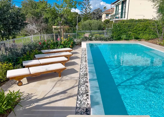 Villa Mimosa Diano Marina: Exclusive Use Villa, Garden, Barbecue, 3 Bedrooms And 3 Bathrooms Diano Marina